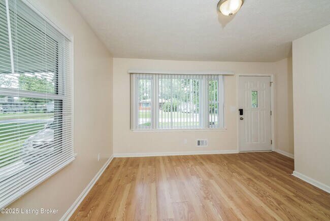 Building Photo - 2224 Peaslee Rd