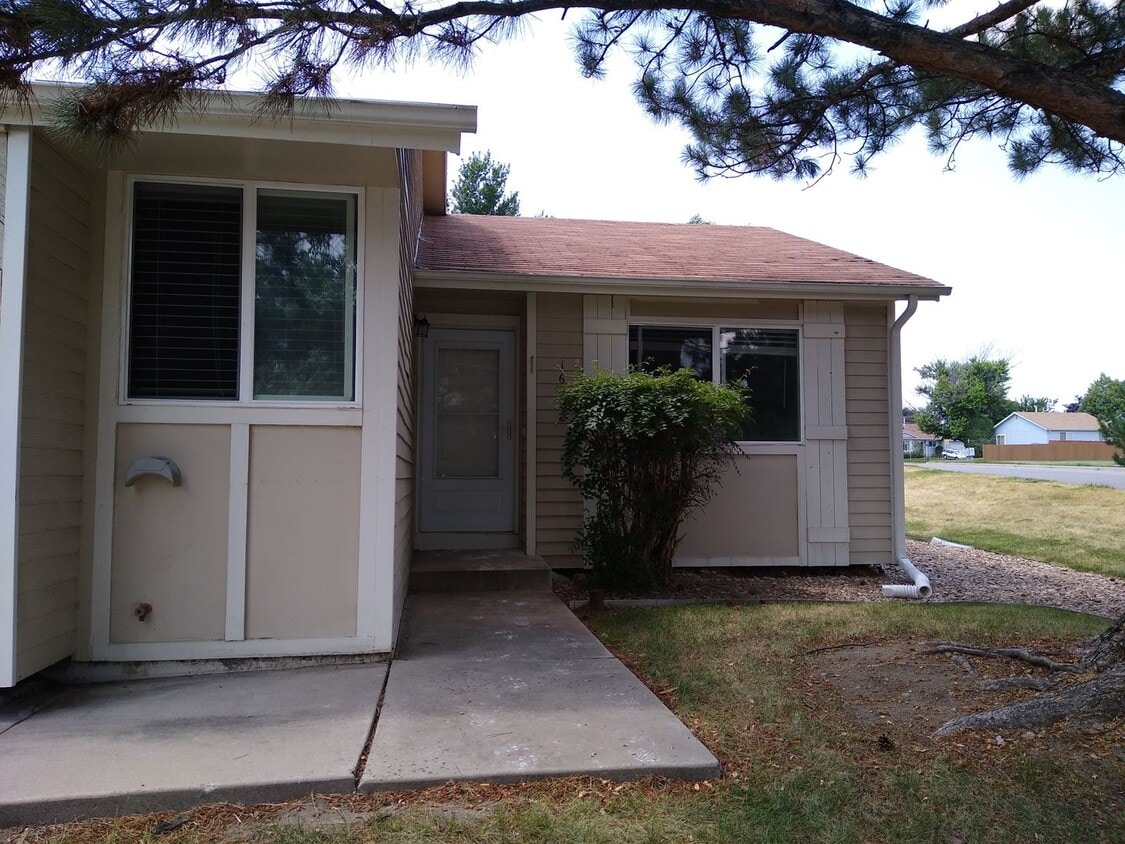 16100 E Radcliff Pl, Aurora, CO 80015 Townhome Rentals in Aurora CO