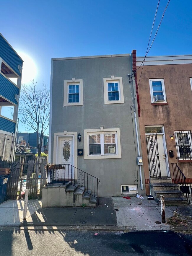 Building Photo - Stunning 2-Bedroom Townhome with Finished ...