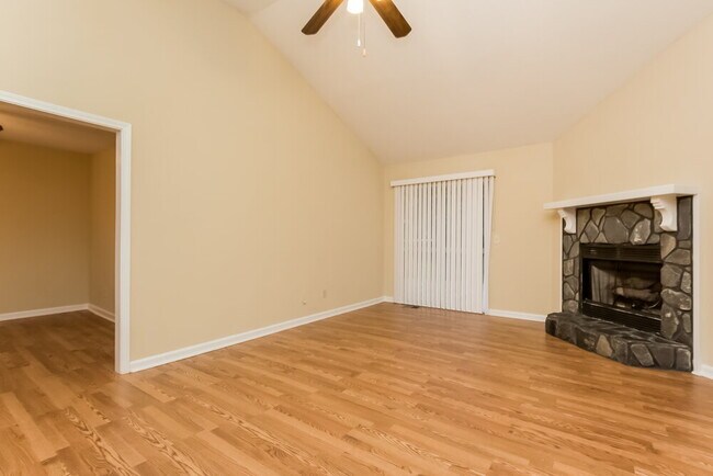 Foto del edificio - 1610 Summit Ridge