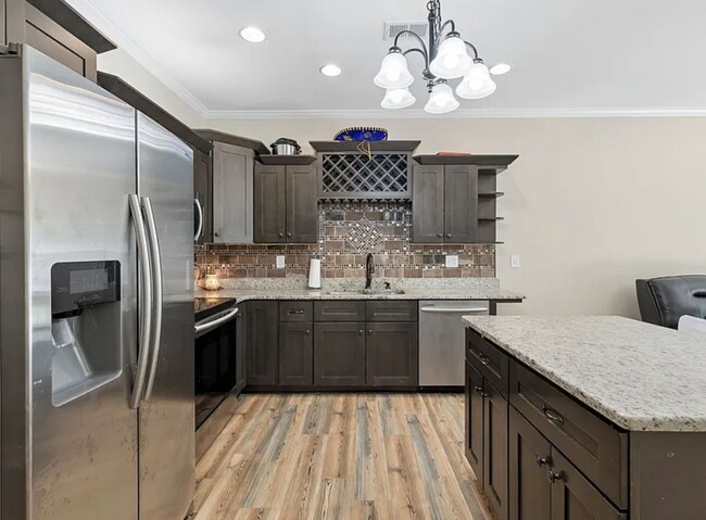 Building Photo - Walk to Lebanon Square | Updated 3-Bedroom Townhome with Fenced Yard