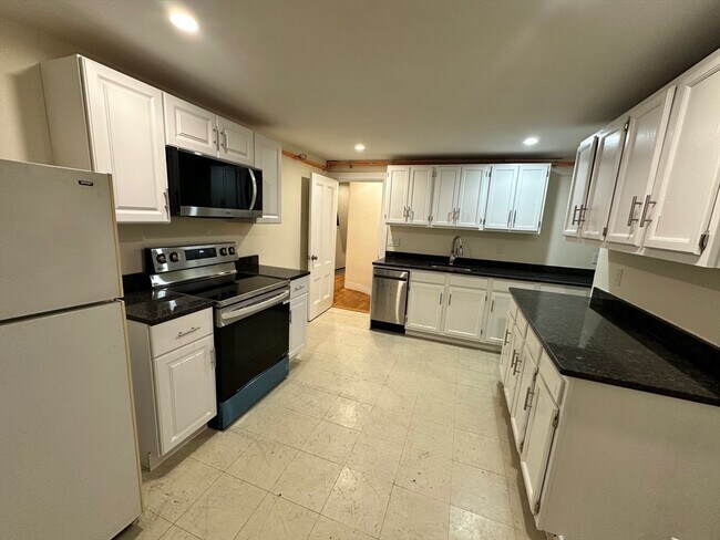 Foto del edificio - 440 Newtonville Ave