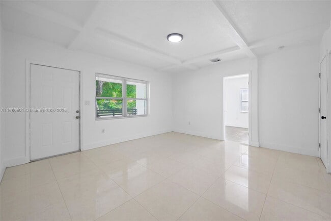 Foto del edificio - 9312 NW 3rd Ave