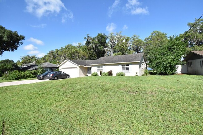 Foto del edificio - 1620 Lake Downey Dr