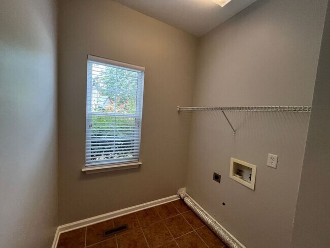 Building Photo - 5560 Crooked Creek Dr