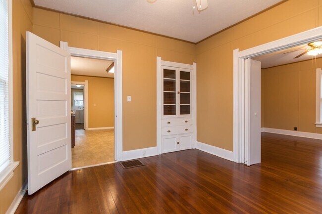 Building Photo - 821 S Anna Lee Ln