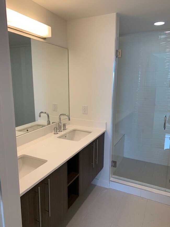 Foto del edificio - 2 Bed / 2 Bath Unit 1-405