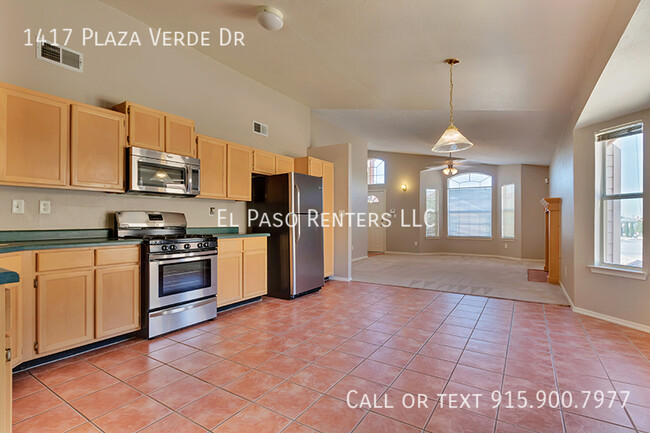 Building Photo - 1417 Plaza Verde Dr