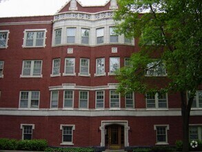 Building Photo - 218 S Oak Park Ave
