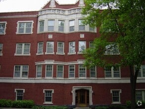 Building Photo - 218 S Oak Park Ave