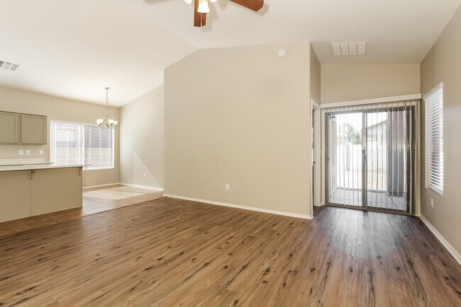 Foto del edificio - 257 E Camino Limon Verde