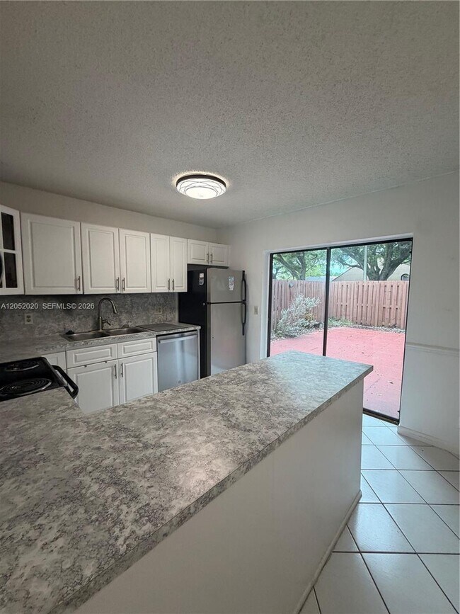 Foto del edificio - 2563 Camelot Ct