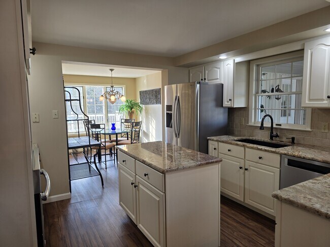 Foto del edificio - 411 Firehouse Rd