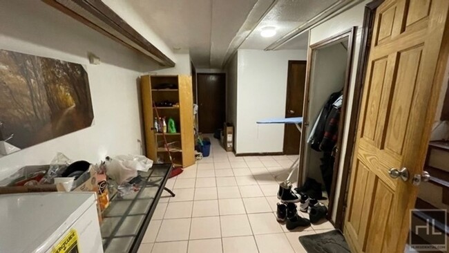 Foto del edificio - LARGE ROOM FOR RENT NEW YORK AVENUE/ PRIME...