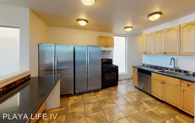 Building Photo - 3 br, 4 bath Room For Rent - 6567 Del Playa