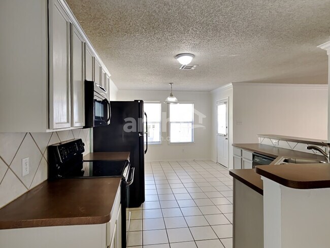Building Photo - 9601 Thomas Jefferson Dr