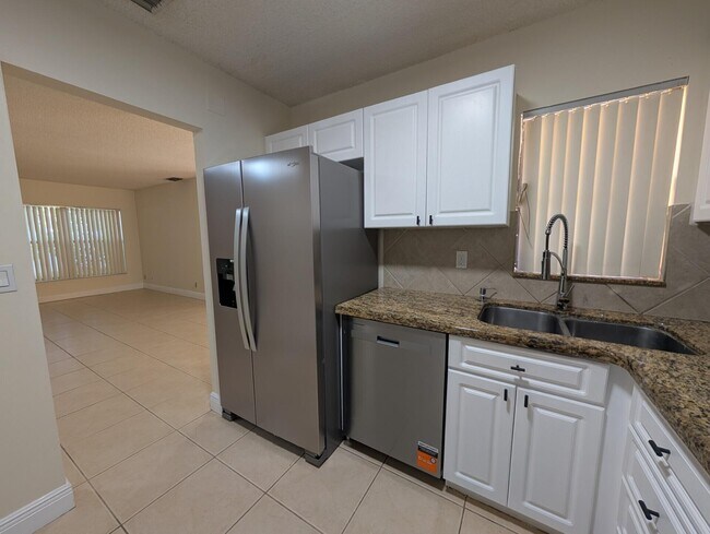 Building Photo - 3830 Coral Tree Cir