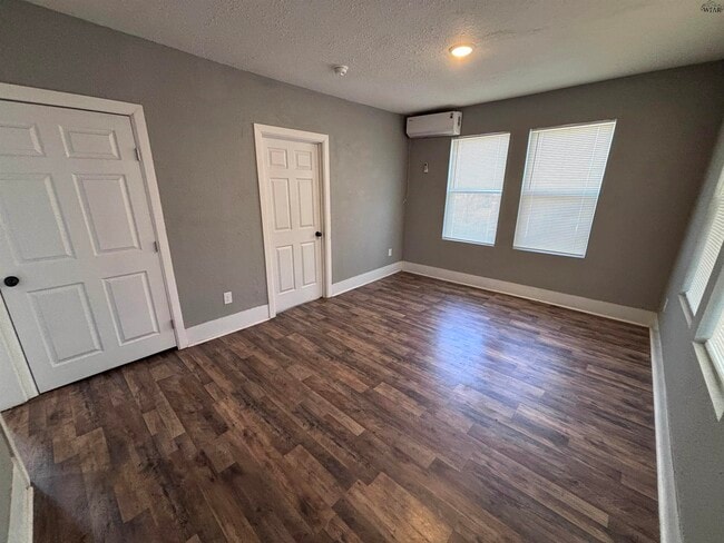 Building Photo - 1801 11th St