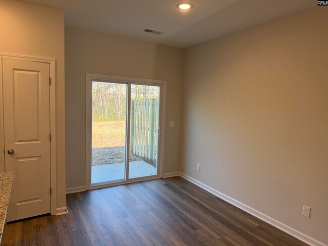 Foto del edificio - 2053 Armada Rd