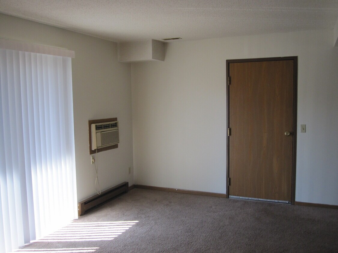 870 E 6th St Unit A, New Richmond, WI 54017 Apartments in New