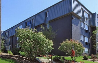 Building Photo - The Highlands Apartments