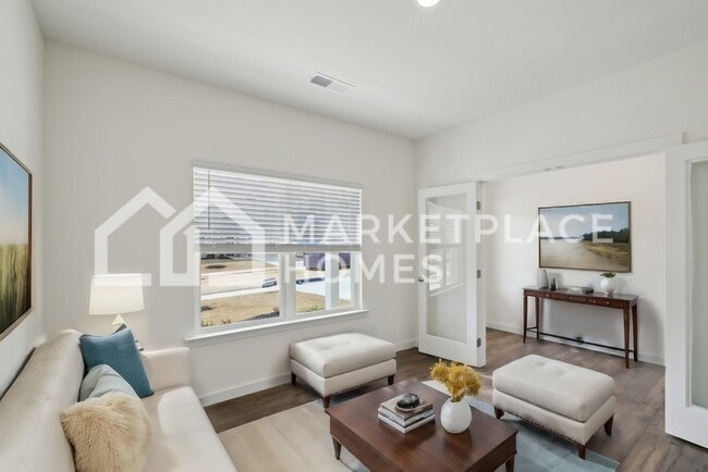Building Photo - 3058 Highline Dr