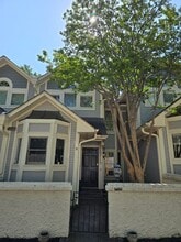 Building Photo - 733 Victorian Pl