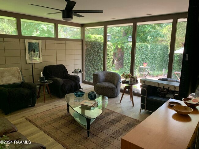 Building Photo - 242 Antigua Dr