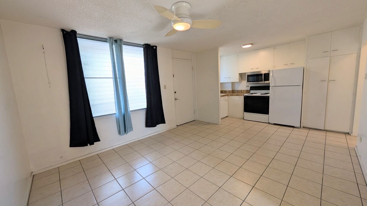 Primary Photo - Centrally located 1 bed, 1 bath 2 parking, 2nd floor walkup in Makiki