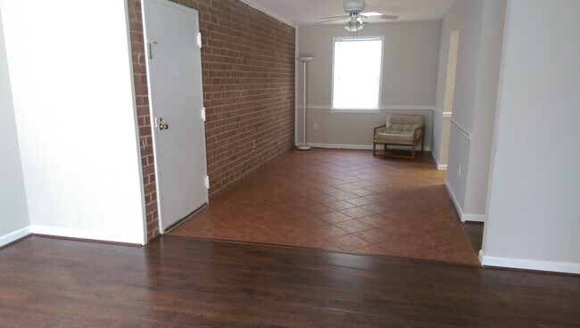 Foto del edificio - 706 Quince Orchard Blvd