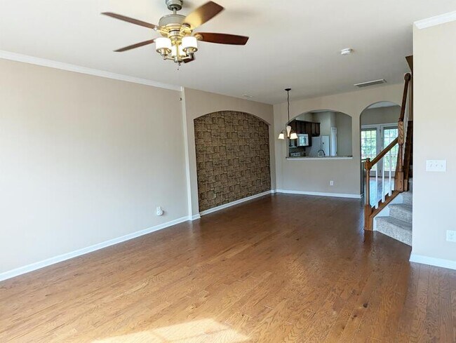 Building Photo - 100 Stratford Lakes Dr
