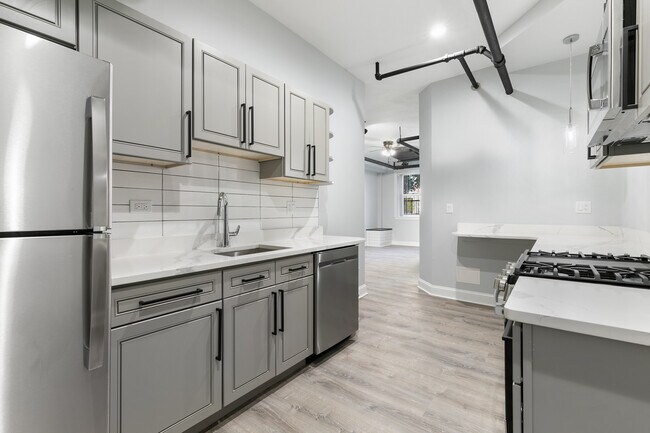 Foto del edificio - 7618 N Eastlake Terrace