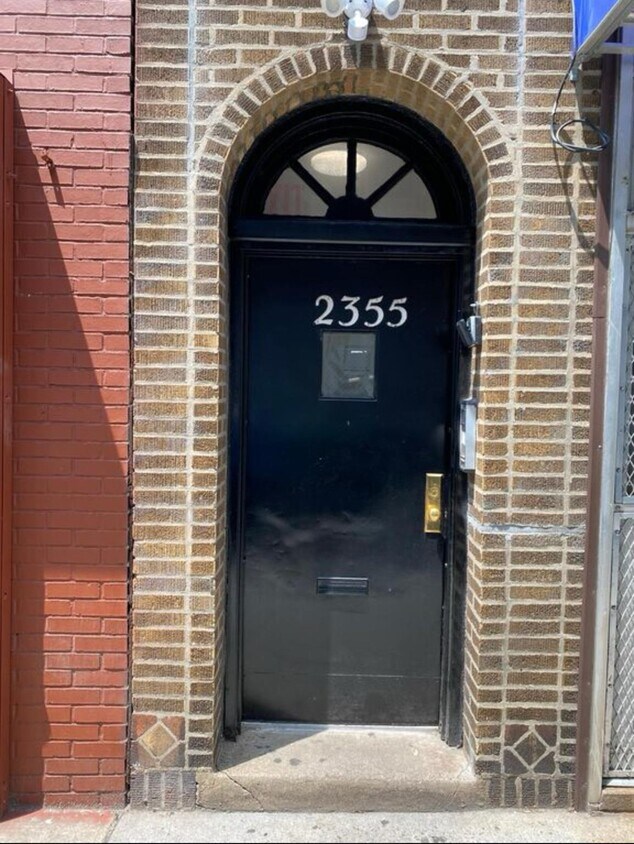 Foto principal - 2355 Westchester Ave