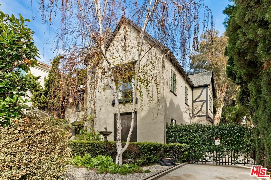 Primary Photo - 1282 N Harper Ave