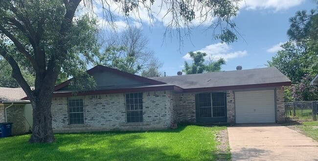 Photo - 679 Edgeglen Dr House