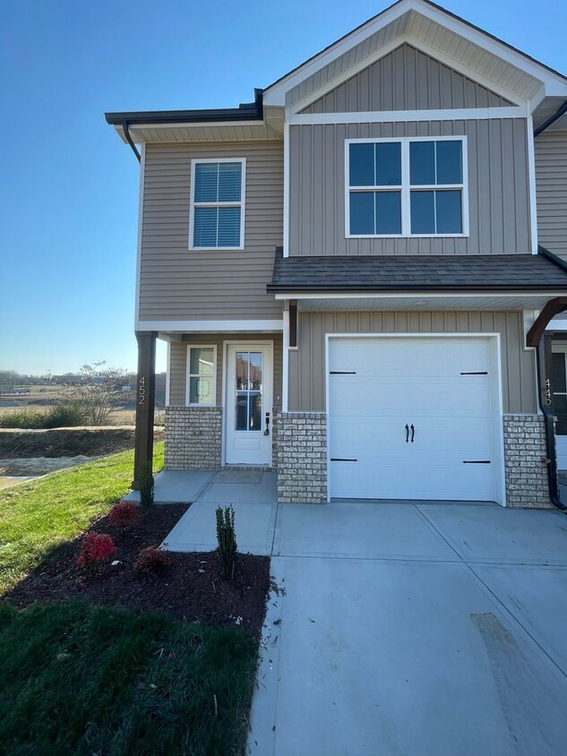 Foto principal - Brand New 3 Bedroom, 2.5 Bath 2-story town...