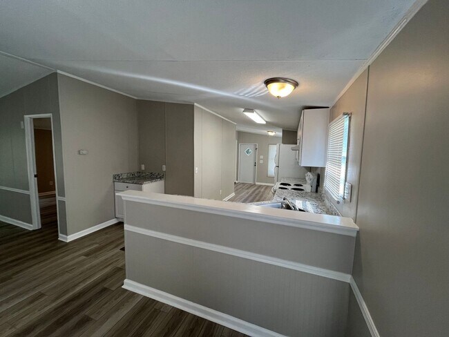 Foto del edificio - 6803 Waters Ave