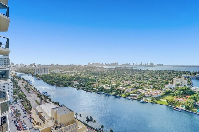Foto del edificio - 4775 Collins Ave