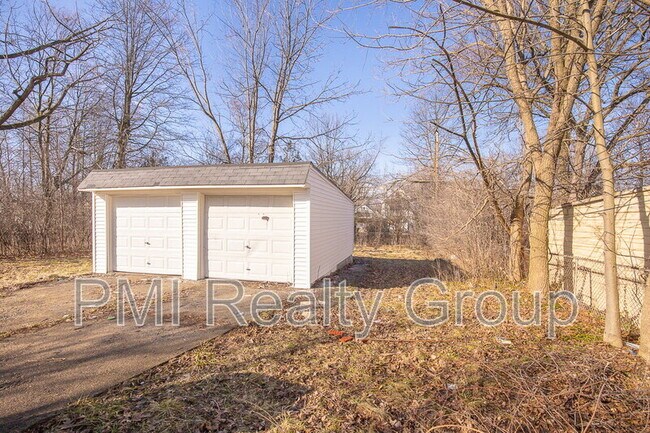 Building Photo - 2936 E 128th St