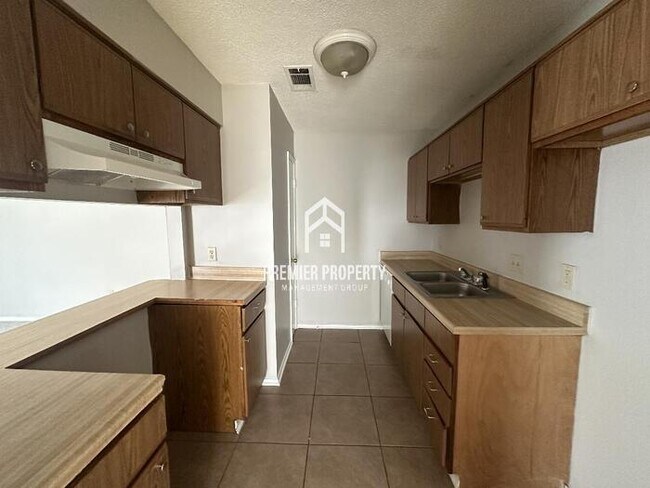 Building Photo - 2245 Birken Dr