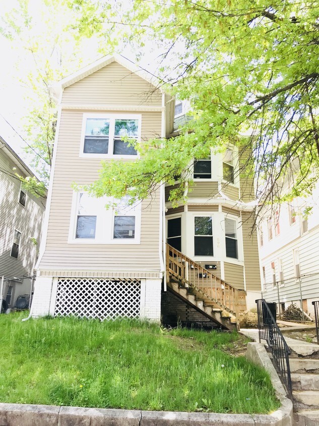 Primary Photo - 898 S 17th St