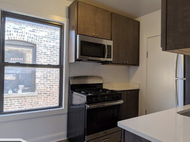 Building Photo - 2641 N Spaulding Ave