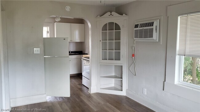 Foto del edificio - 331 Rose Ave