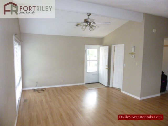 Building Photo - Cute Two Bedroom Home