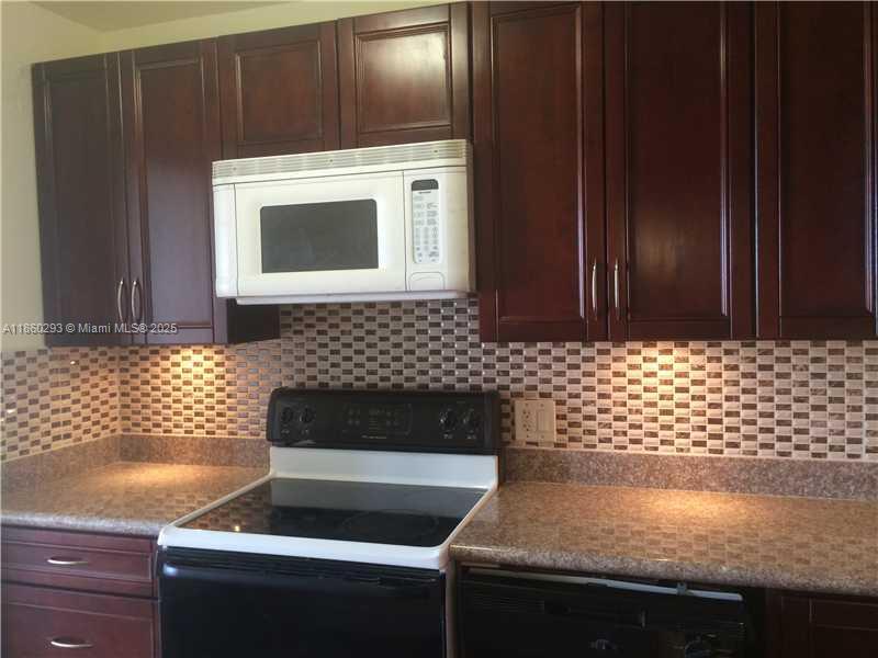 Foto principal - 2025 NE 164th St
