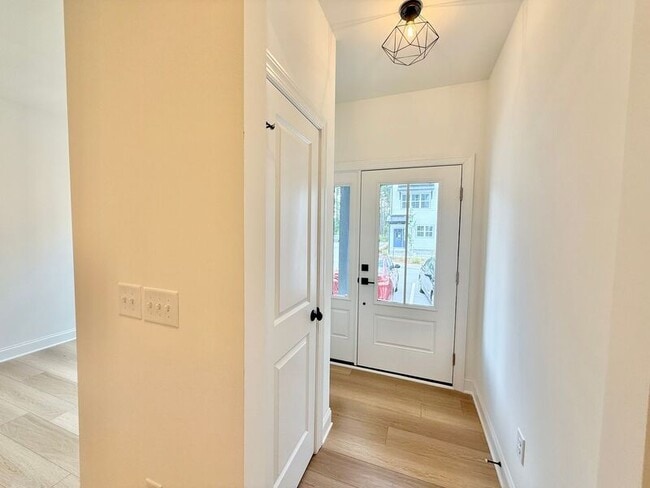 Foto del edificio - 4811 Gossamer Ln