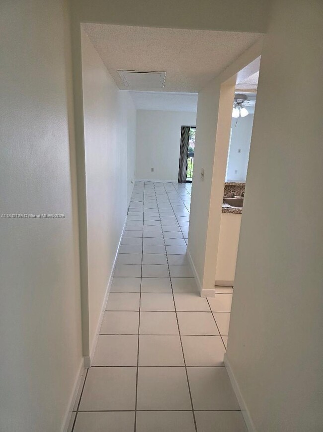 Building Photo - 1121 SW 105th Ave