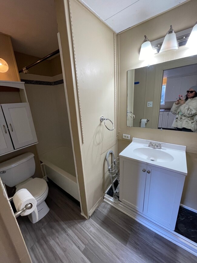 Bathroom - 1205 S Crestline St