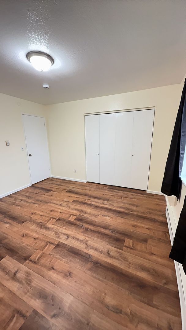 Foto del edificio - 402 Arland Ave W