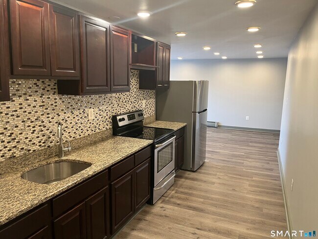 Foto del edificio - 32 Cook Ave